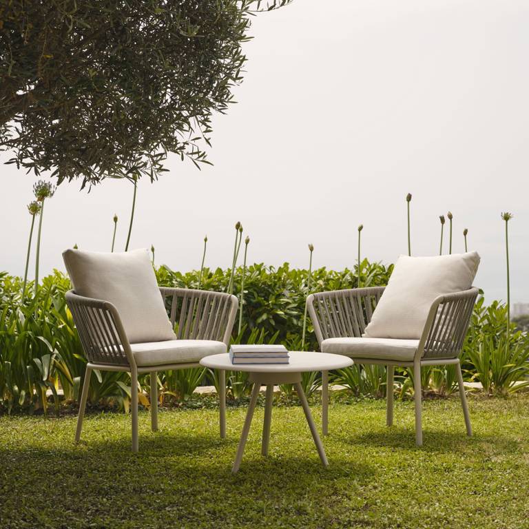 Poltrona lounge Ria di Fast, in alluminio verniciato con cuscino seduta